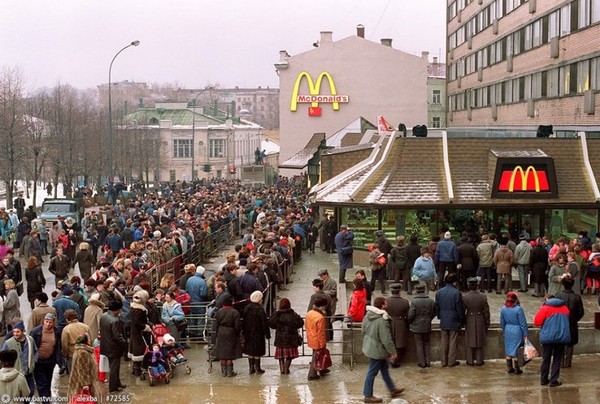 Первый Макдоналдс в СССР, 1990 год
