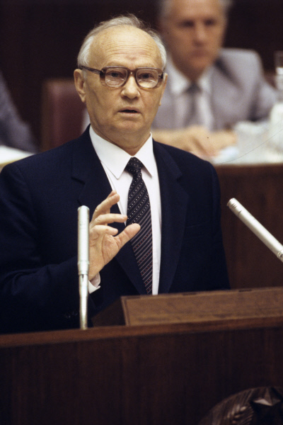 Генерал армии СССР Владимир Крючков, 1990 год