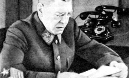 маршал Шапошников в своем кабинете
