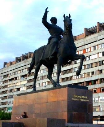 Луганск, памятник маршалу Ворошилову
