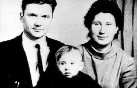 Серийный маньяк Андрей Чикатило с семьей