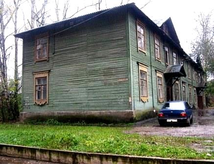 двухэтажный советский барак