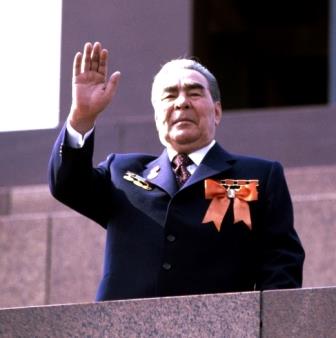 генсек брежнев на трибуне мавзолея