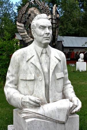 памяятник леониду брежневу в москве