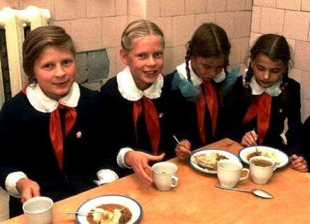 Столовая в советской школе
